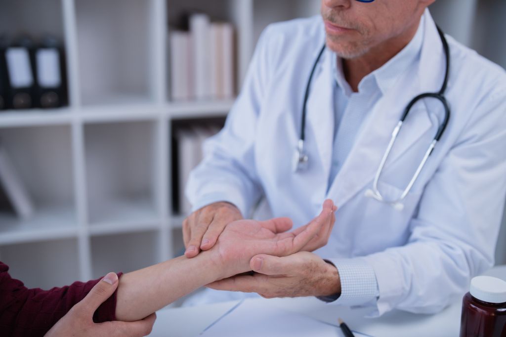 Hand Doctor: What Conditions They Treat and When You Need One